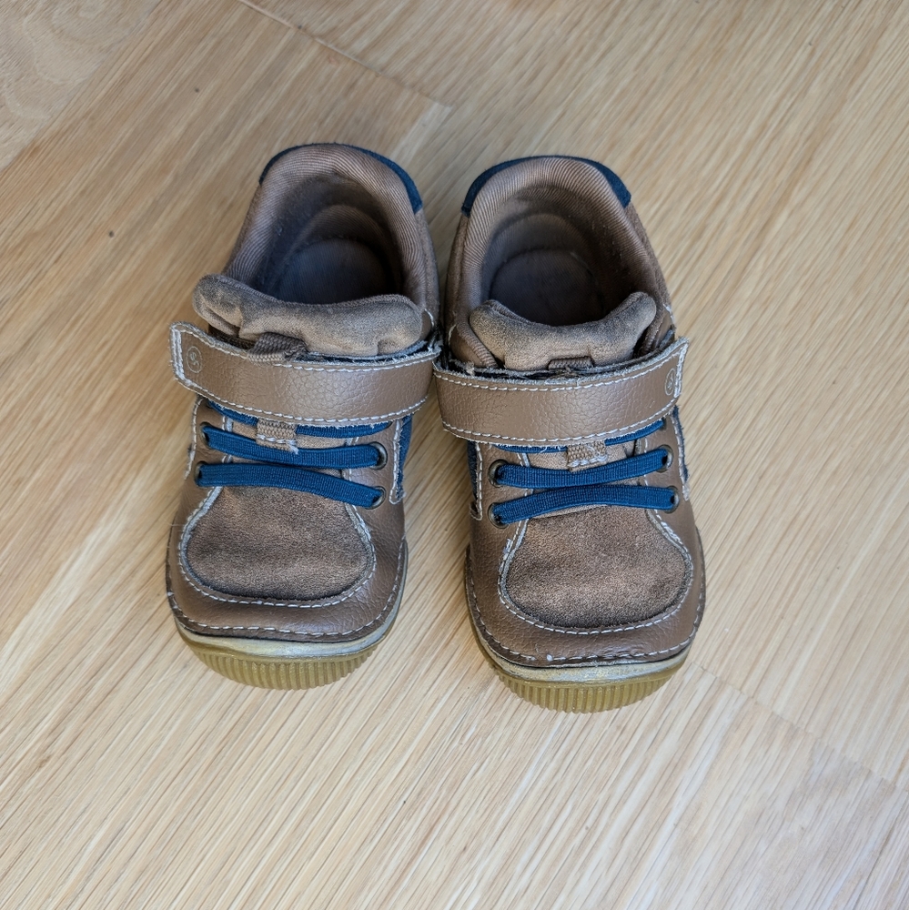 Stride Rite Wes sneaker toddler 8